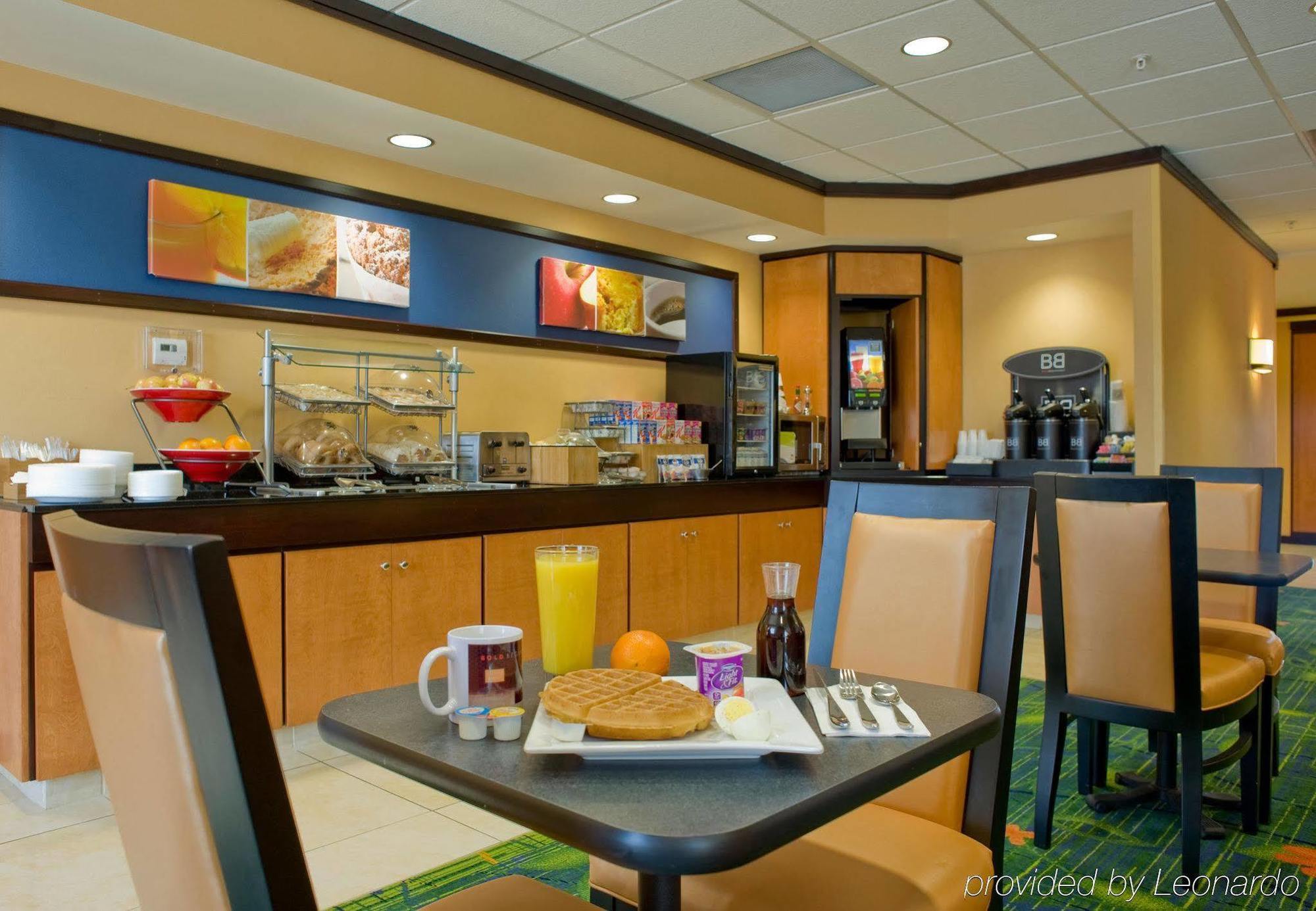 Fairfield Inn & Suites By Marriott Commerce Ristorante foto